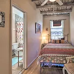 Hébergement de vacances Authentic Adobe Abode < 1 Mile To Sante Fe Plaza! Santa Fé
